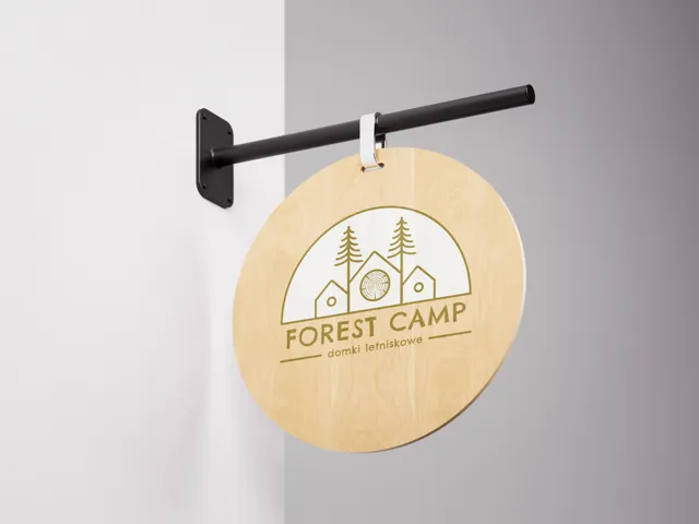 Forest Camp — mockup szyldu